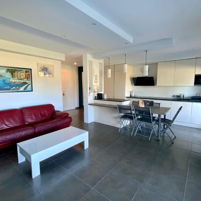 Le Mistral Vue mer & terrasse au cœur du Grau du Roi - Appartement - 44