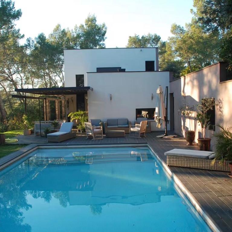 Villa avec piscine et dépendance - Villa - 4
