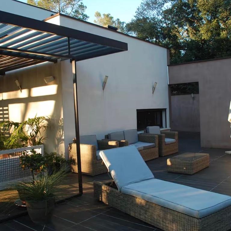Villa avec piscine et dépendance - Villa - 3