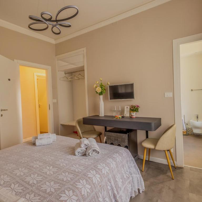 Athena Charming Rooms - Camera Matrimoniale con Vista Giardino - 2
