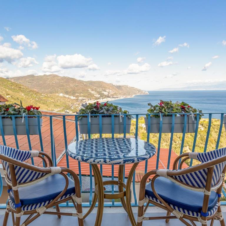 Athena Charming Rooms - Camera King con Vista Mare - 1