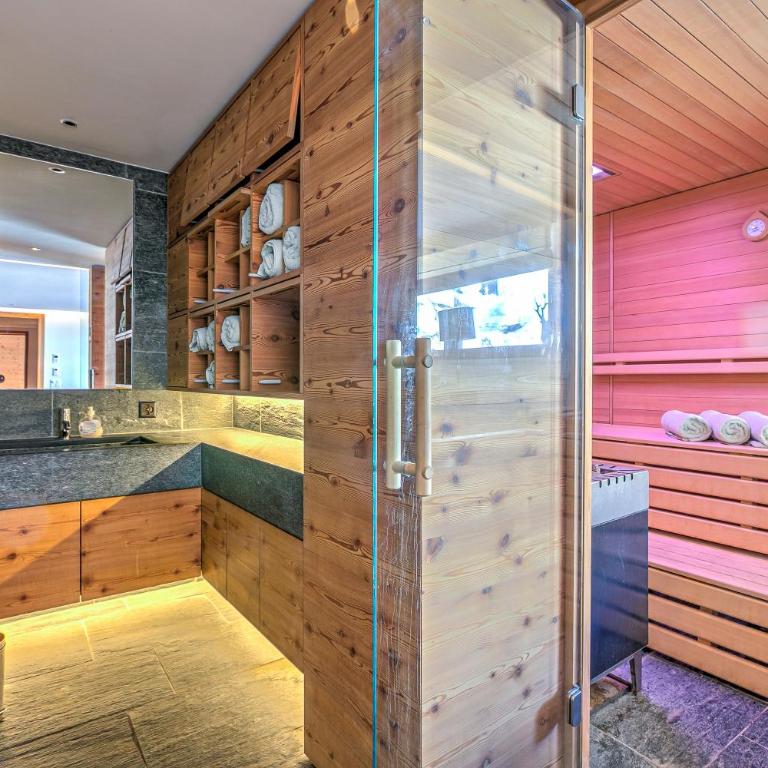 Boutique Chalet Moritz for 12 with Sauna - Deluxe Villa - 15
