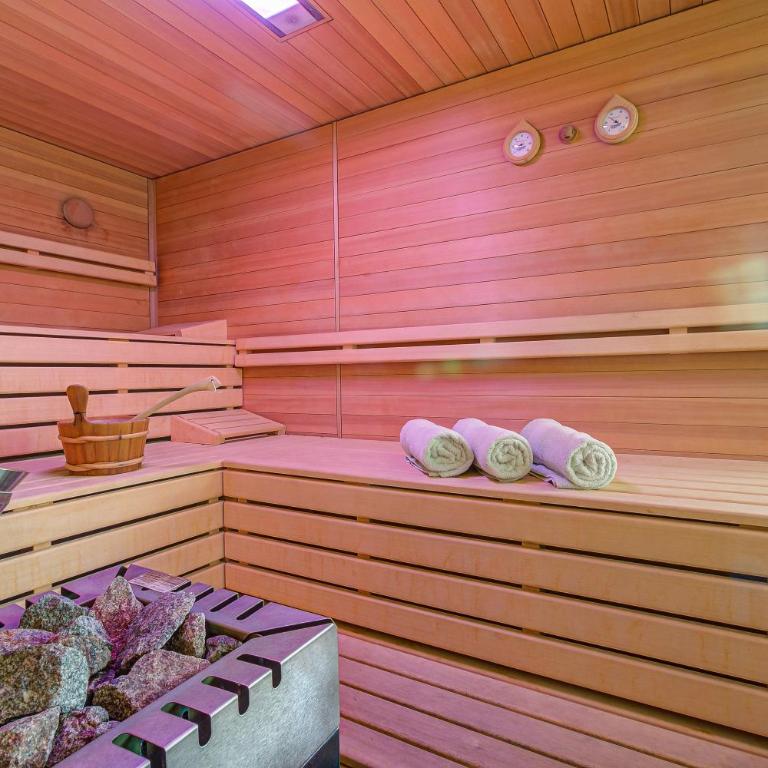 Boutique Chalet Moritz for 12 with Sauna - Deluxe Villa - 50