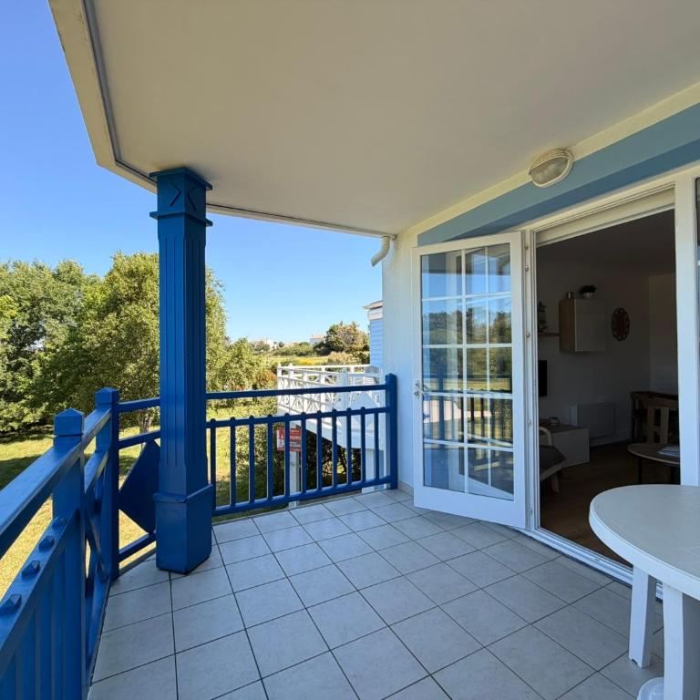 Vue sur golf et foret - One-Bedroom Apartment - 5