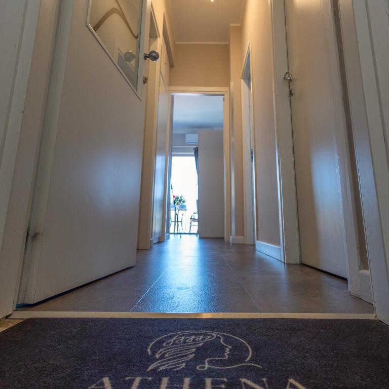 Athena Charming Rooms - Camera Matrimoniale con Vista Giardino - 13