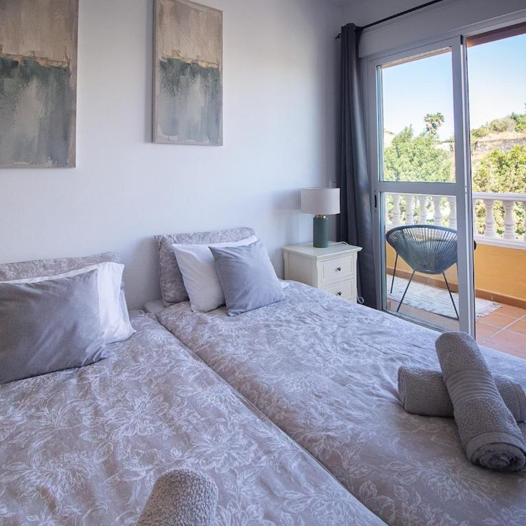 Sunshine House with Private Pool - Walk to the Beach - Villa - 20