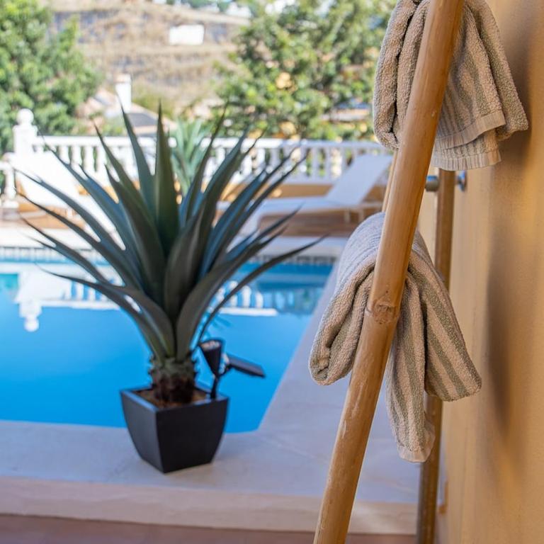 Sunshine House with Private Pool - Walk to the Beach - Villa - 27