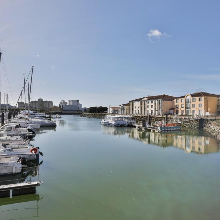 Appartement avec terrasse ensoleillée sur le port Olona - Apartment - 24