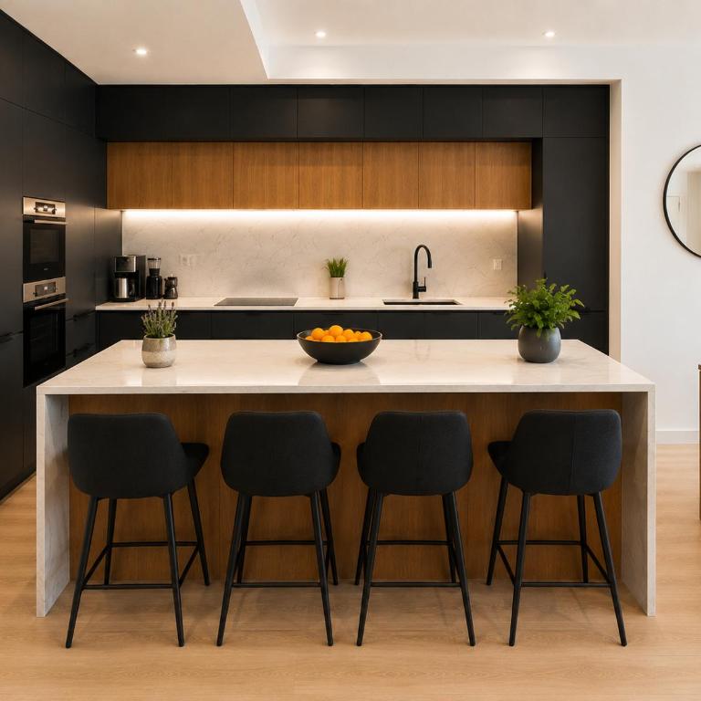Stylish 3BR Apartment in the Heart of the Latin Quarter - Three-Bedroom Deluxe Apartment - 3