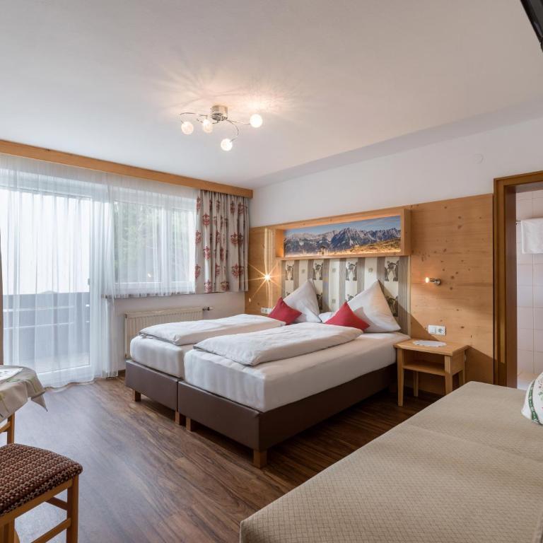 Bergland Dorfglück - social living - Triple Room - 1