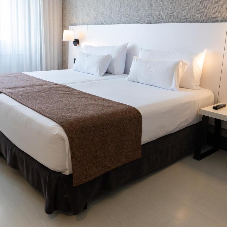 Hotel Ilunion Bilbao - Double Room - 10
