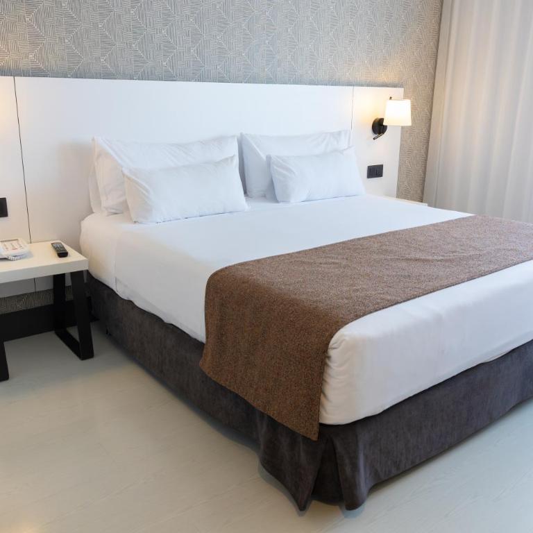Hotel Ilunion Bilbao - Standard Double Room with Single Use - 6