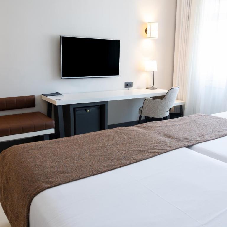 Hotel Ilunion Bilbao - Triple Room (3 Adults) - 7