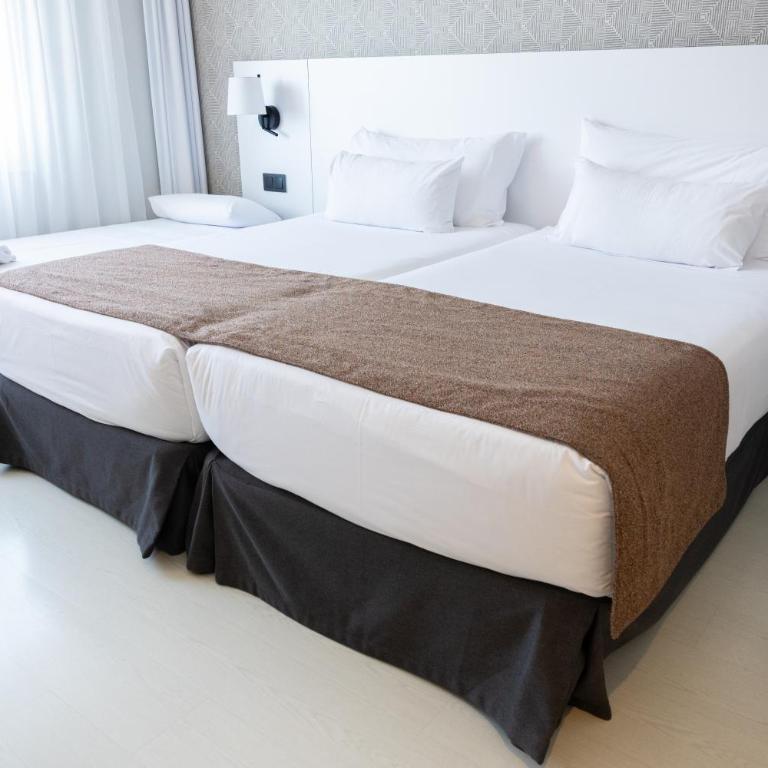Hotel Ilunion Bilbao - Triple Room (3 Adults) - 6