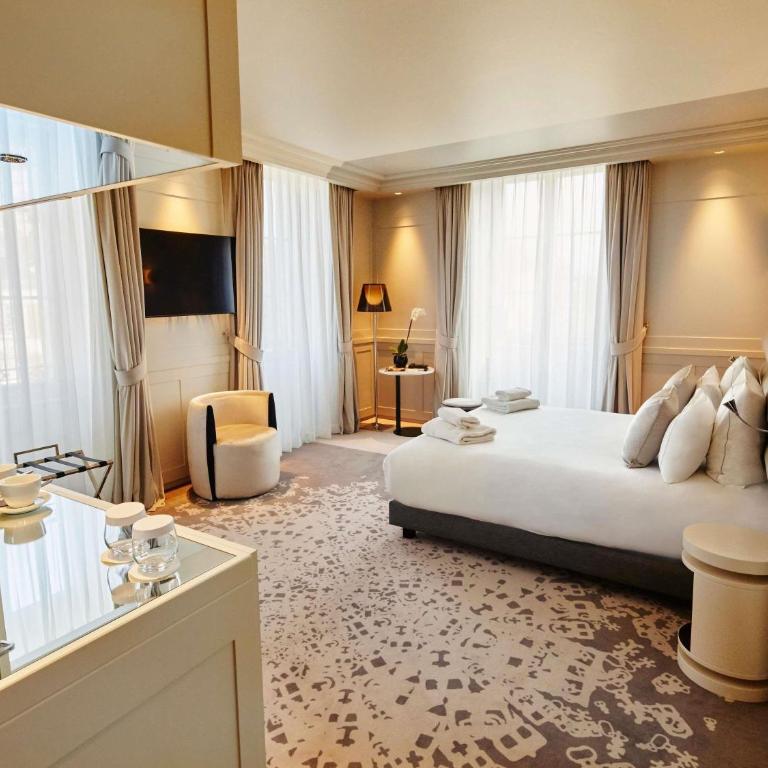 La Licorne Hotel & Spa Troyes - MGallery Collection - Chambre Deluxe avec Terrasse et Grand Lit - 1