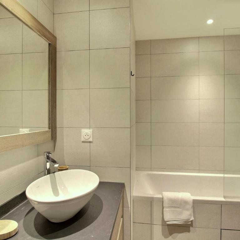 ARC 1600, Résidence Premium LE RIDGE, Appartement 12 personnes Vue Montagne - Ski aux pieds - Sauna, Hammam, Piscine intérieure chauffée, Salle de sport & fitness - Appartement 5 Chambres - 33