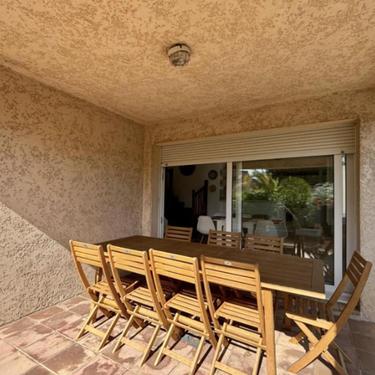Charmante maison avec balcon et jardin - Maison de Vacances - 2