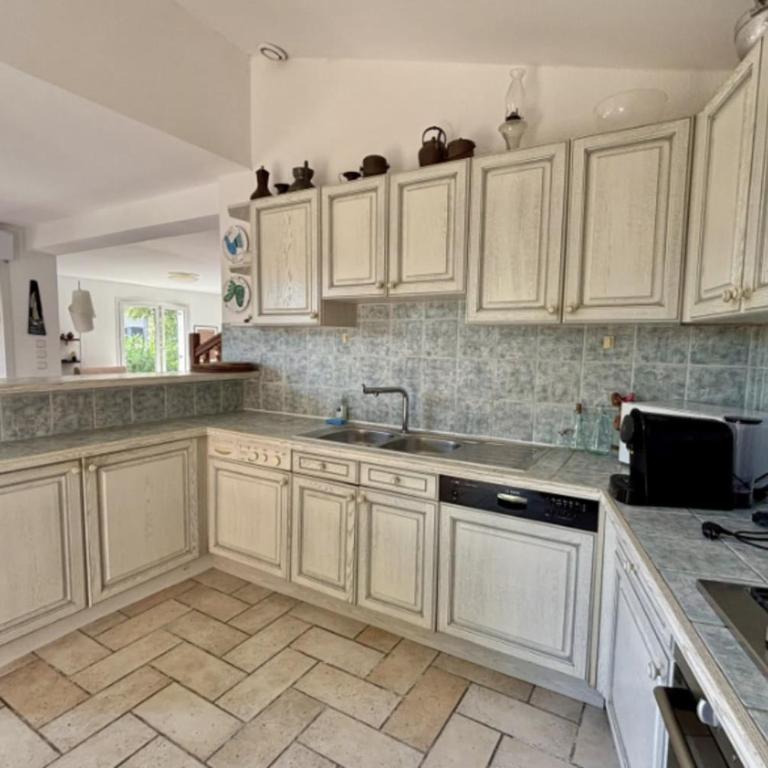 Charmante maison avec balcon et jardin - Maison de Vacances - 6
