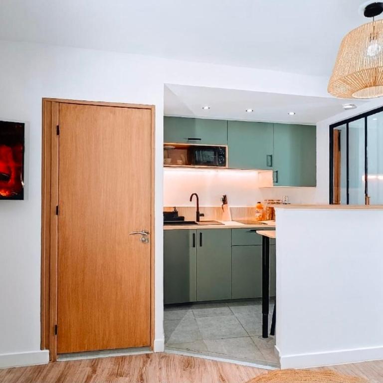 Suite Tropicale avec baignoire balnéo Saint-Étienne - Appartamento con 1 Camera da Letto - 6