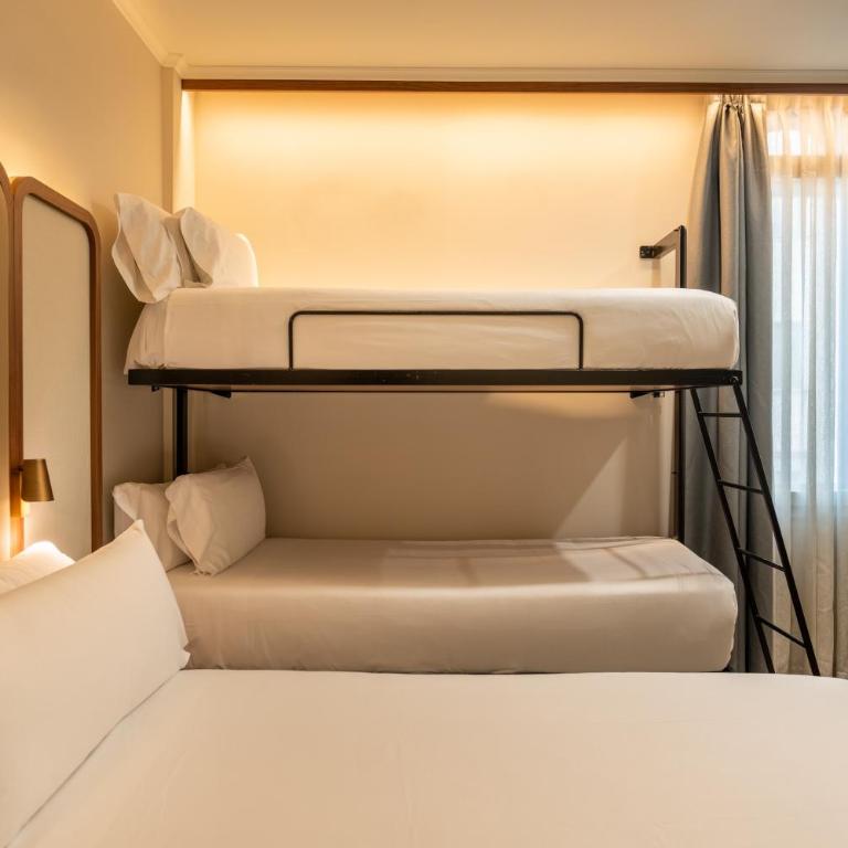 Petit Palace Alcalá - Quadruple Room (4 Adults) - 1
