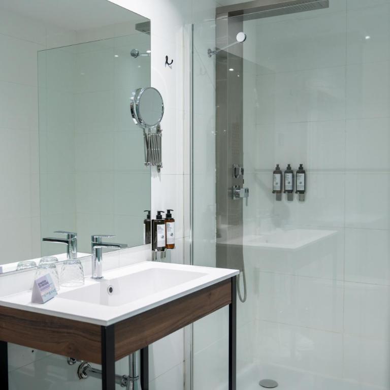 Petit Palace Alcalá - Quadruple Room (4 Adults) - 3