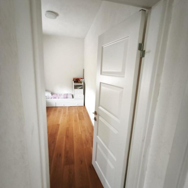Spacious City Center Apartment for 6 - Steps from Hilton & Republic Square - Apartman sa 2 Spavaće Sobe - 6