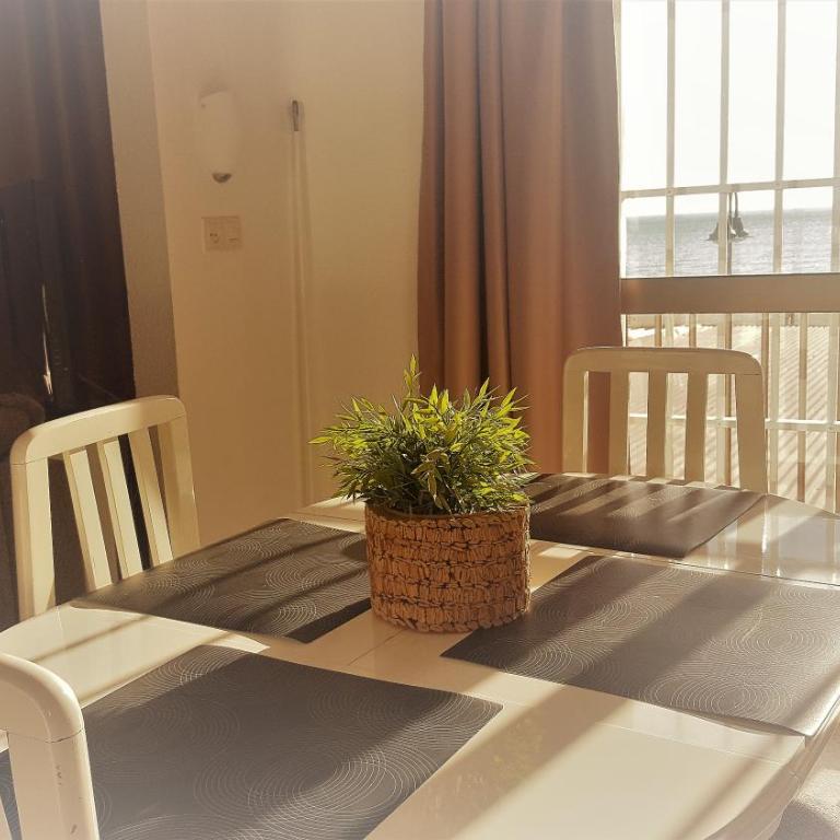 Apartamentos Casa Blanca - Apartamento de 2 dormitorios con vistas frontales al mar (4 adultos) - 6