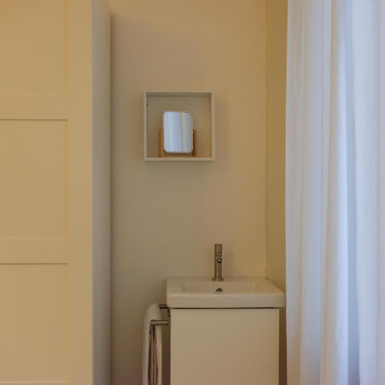 Dimora Giardino di Giulietta - Camera Matrimoniale/Doppia con Letti Singoli con Bagno in Comune - 1