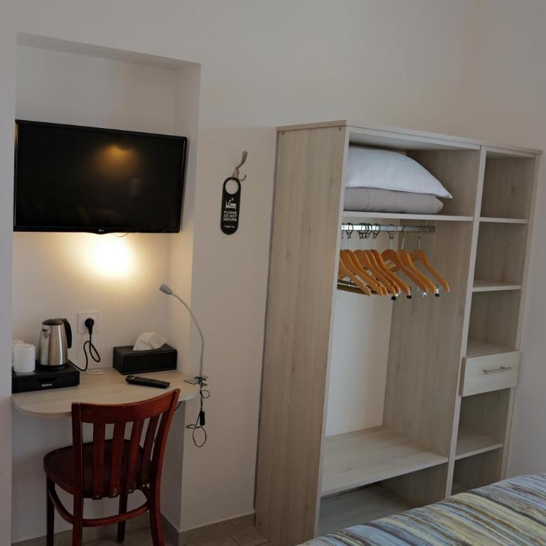 Auberge du Bon Vivant - Chambre Double Supérieure avec Climatisation et Terrasse Commune - 7