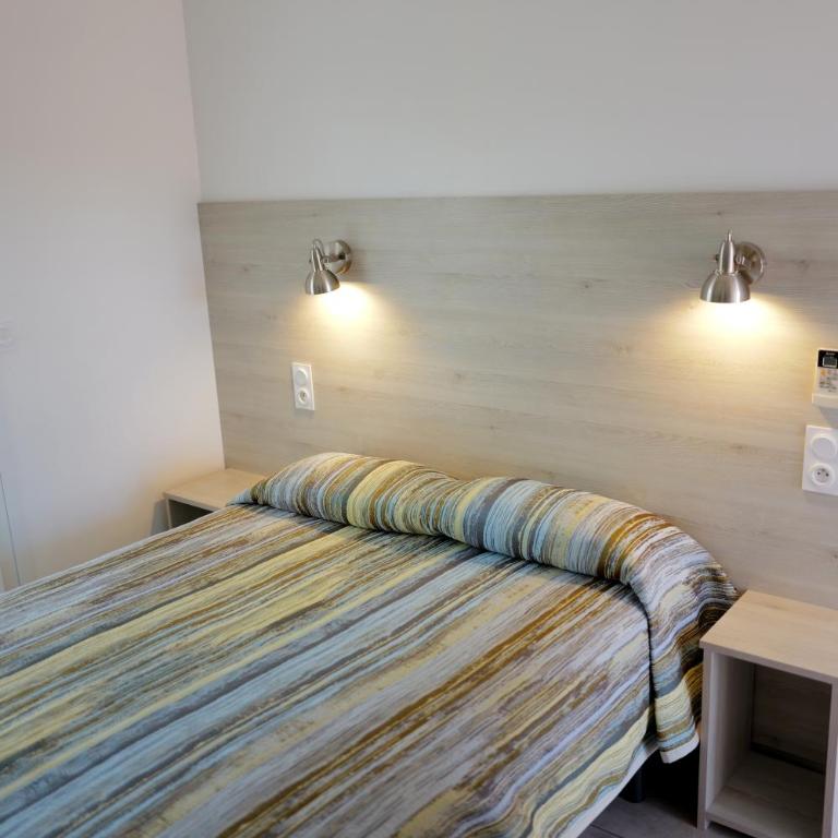 Auberge du Bon Vivant - Chambre Double Supérieure avec Climatisation et Terrasse Commune - 6