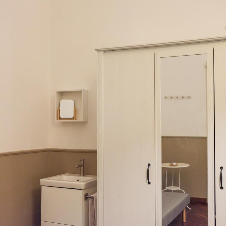 Dimora Giardino di Giulietta - Camera Familiare con Bagno in Comune - 2