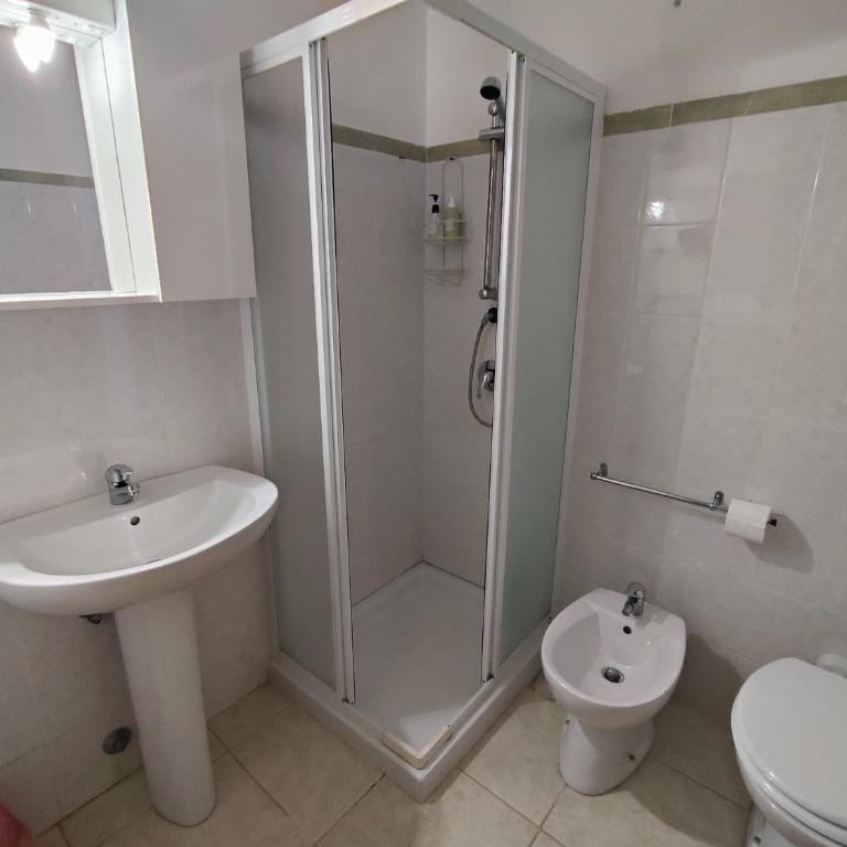Malvischi Guesthouse - Garden & Pool - Triple Room with Private Bathroom - 1