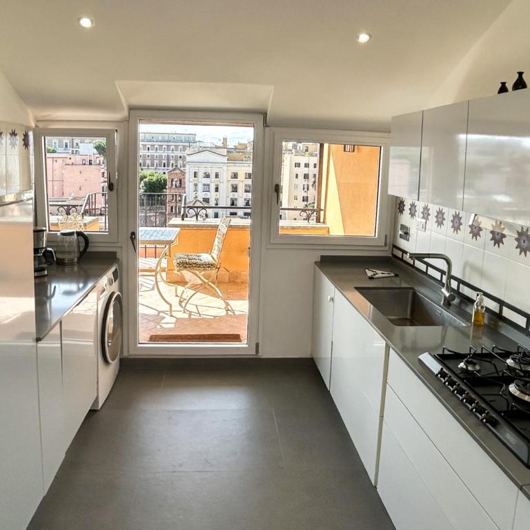 Habitat's Colosseum-Monti 3BR Penthouse with Terrace - Appartamento Attico - 12