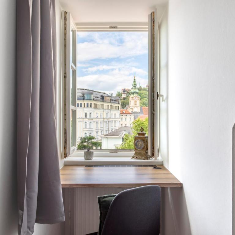 Schlossberg Panorama Suite - 3BR & Free Parking in Altstadt by HERO HOMES Graz - Three-Bedroom Apartment - 12
