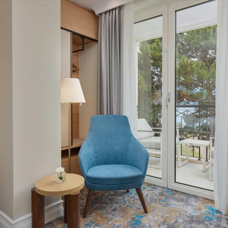 Crowne Plaza Budva by IHG - Standard Queen Room with Balcony and Sea View - 6