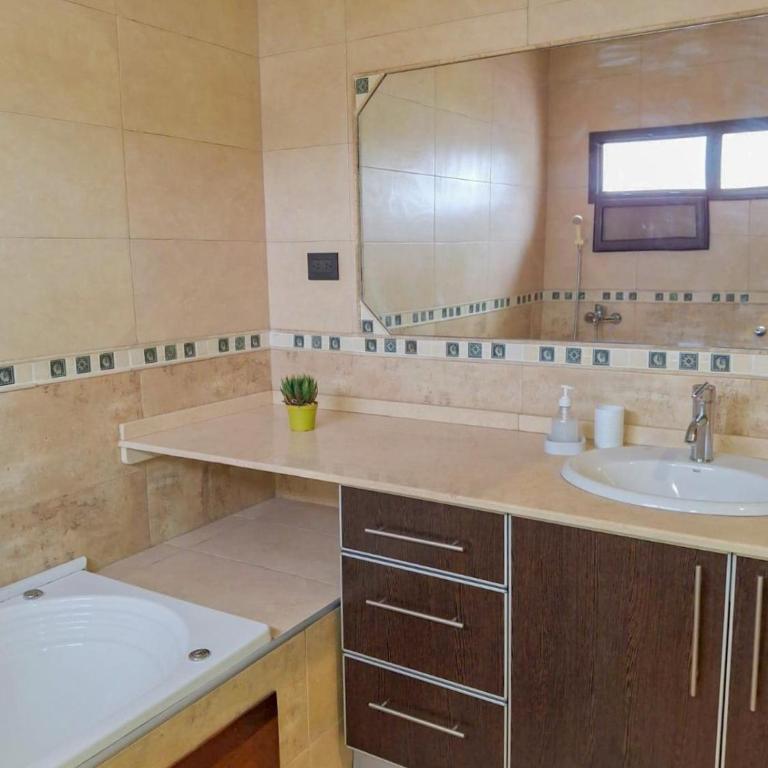 Casa Los Olivos Suites - Four-Bedroom House - 21
