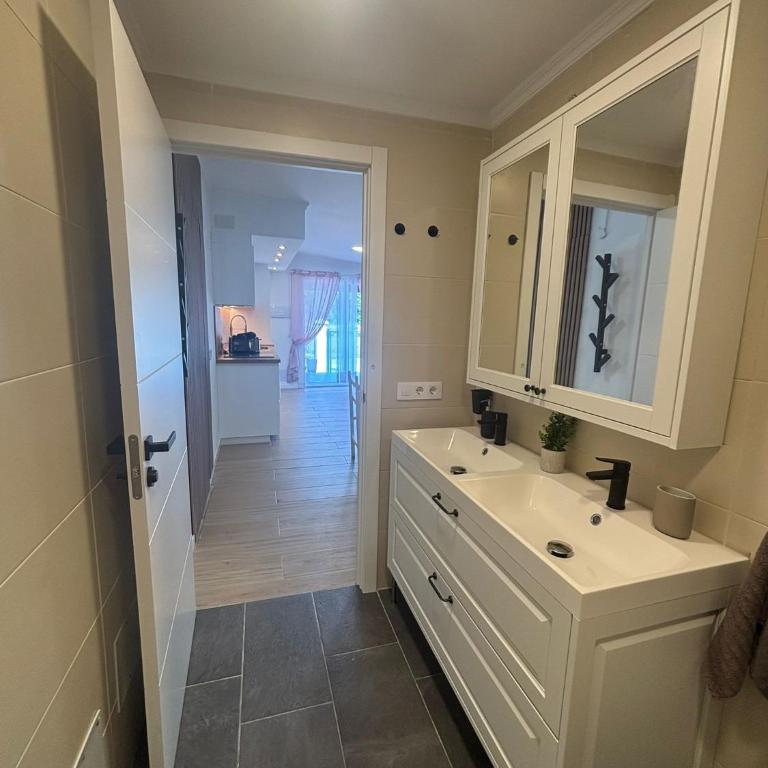 Casa Lojo - Two-Bedroom Townhouse - 23