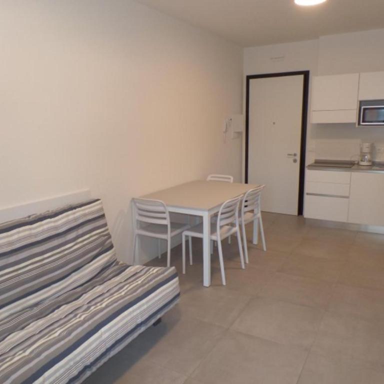 Stylish retreat with whirlpool and communal garden - Apartment - 8