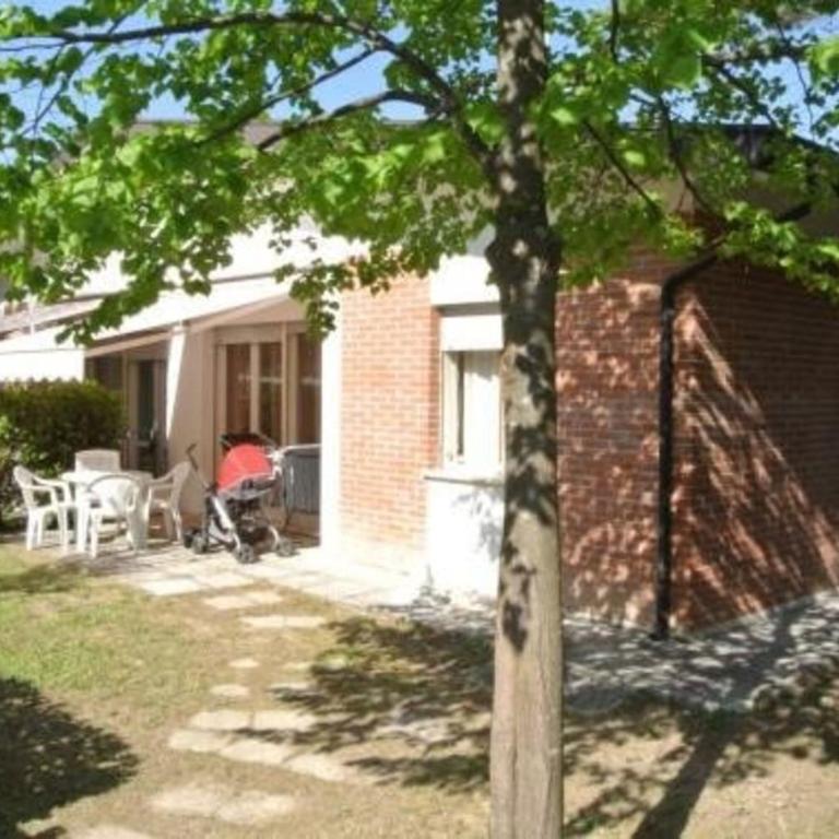 Lovely house with fenced garden and parking - Villa - 1