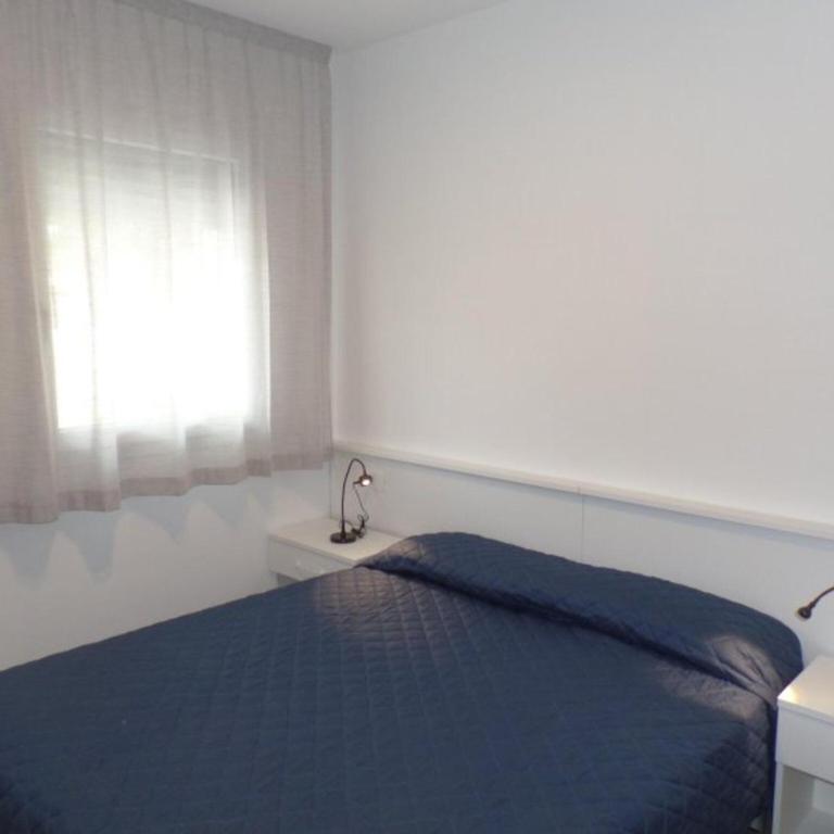 Sunny villa with private garden near the beach - Apartment - 4