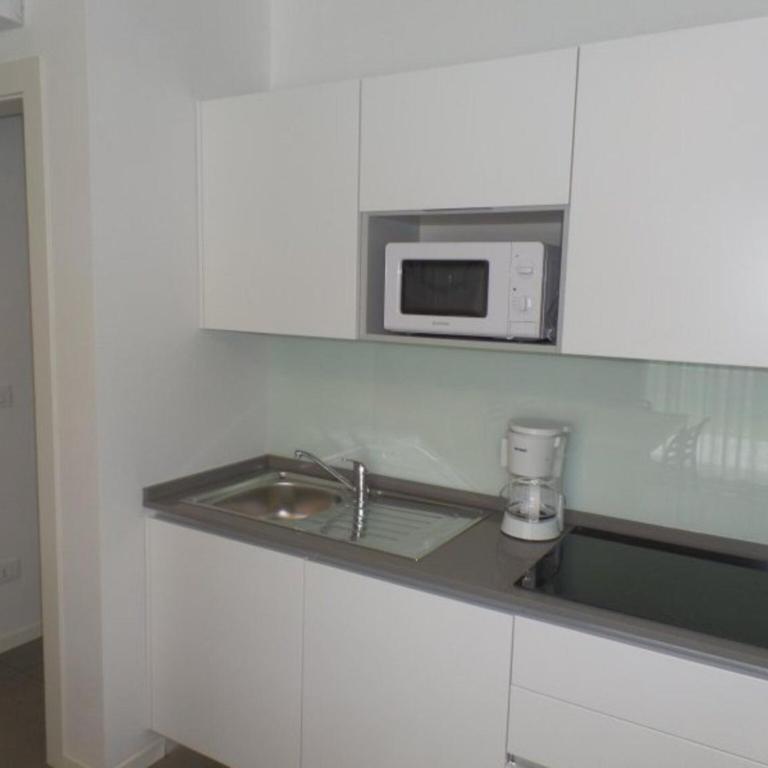 Sunny villa with private garden near the beach - Apartment - 8