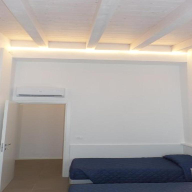 Sunny villa with private garden near the beach - Apartment - 17