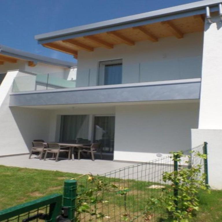 Sunny villa with private garden near the beach - Apartment - 23
