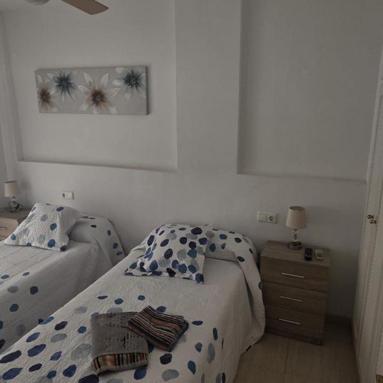 LUJOSO ADOSADO de TRES HABITACIONES en VERA PLAYA A 200 METROS DEL MAR - Casa de 3 dormitorios - 63