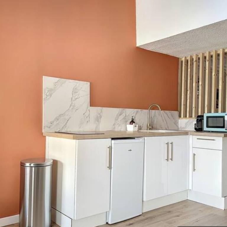 Appart charmant jusqu'à 4 personnes vue cathédrale - Apartment - 5