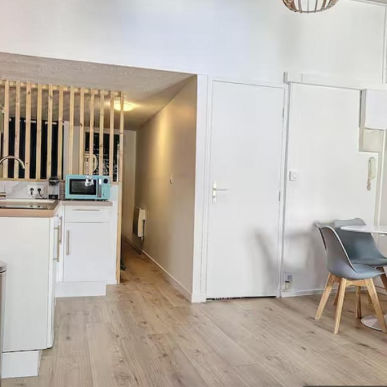 Appart charmant jusqu'à 4 personnes vue cathédrale - Apartment - 8