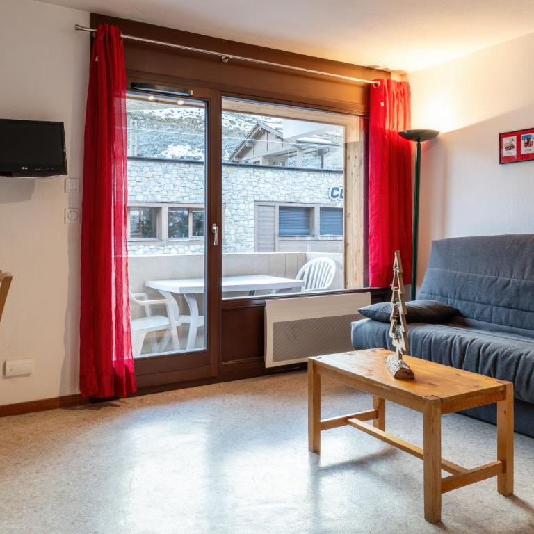 11 Appartements LE CHALET DU PLESSIS de 2 à 10 personnes au cœur du village - Studio avec Balcon - 5