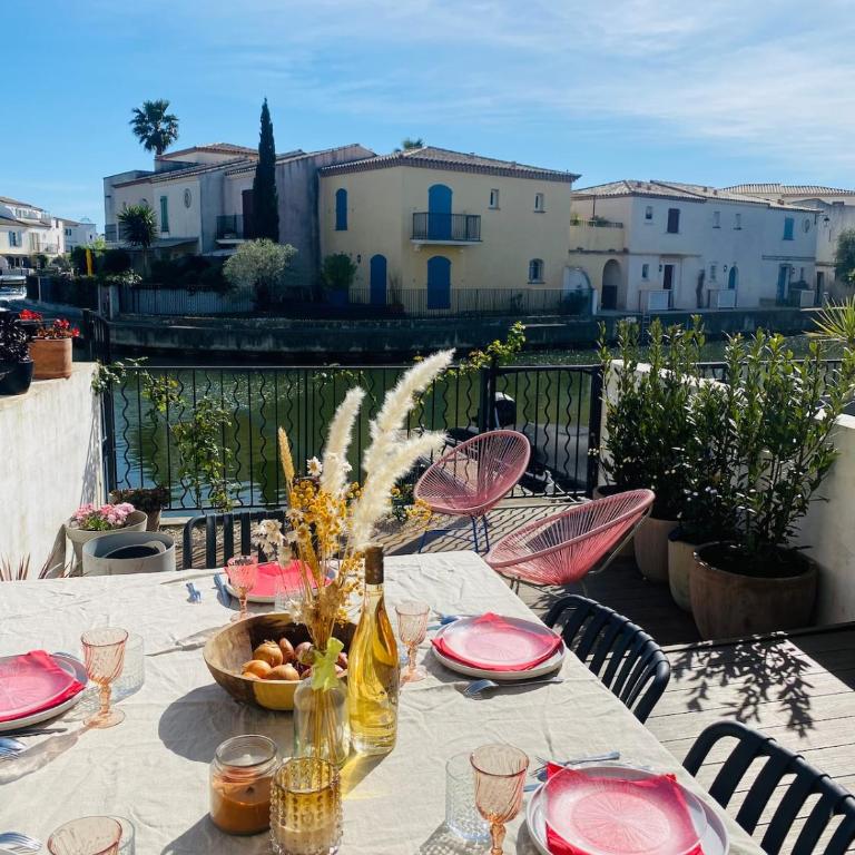 Marina with pool - Three-Bedroom Home - 3