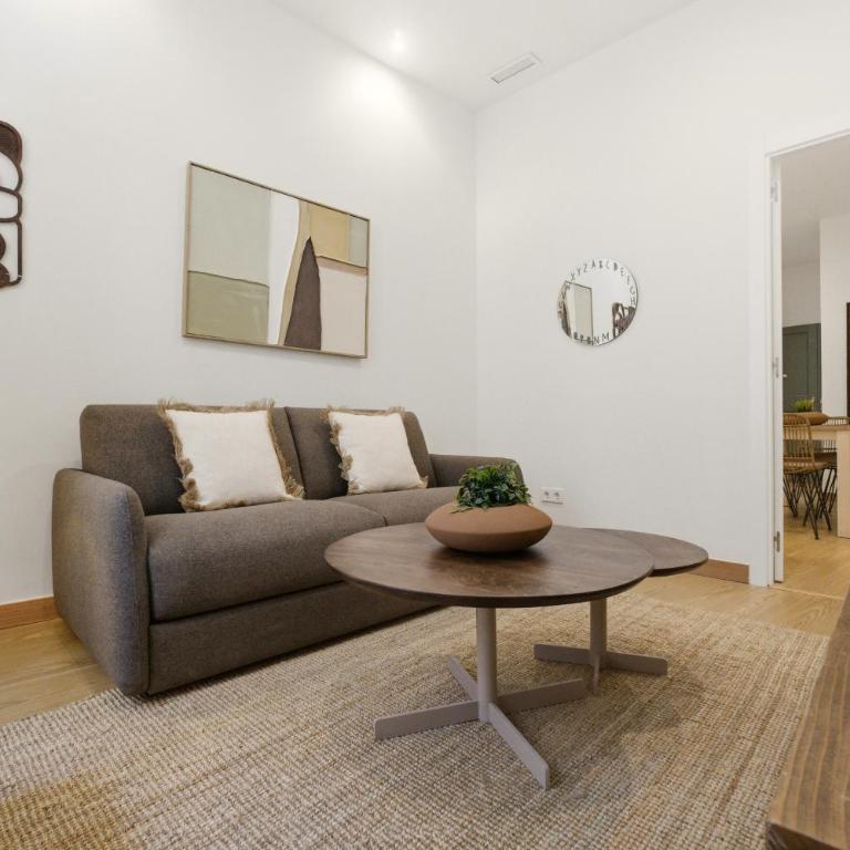 Casa Cortes en Madrid - Two-Bedroom Apartment - 2