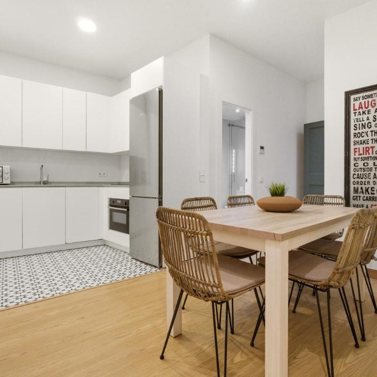 Casa Cortes en Madrid - Two-Bedroom Apartment - 8